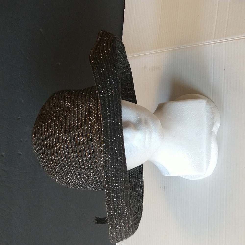 VGUC. Collectioneighteen large brim black and gold hat.